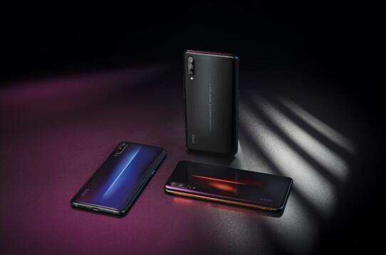 谁才是“好看又能打”，小米9对决iQOO，结果揭晓-存储在线-存储专业媒体