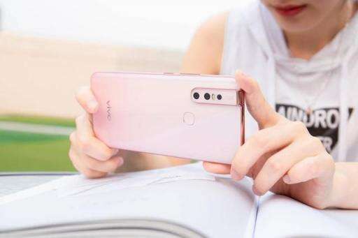 vivo S1宠爱粉强势来袭，超强自拍发现更美的你-存储在线-存储专业媒体