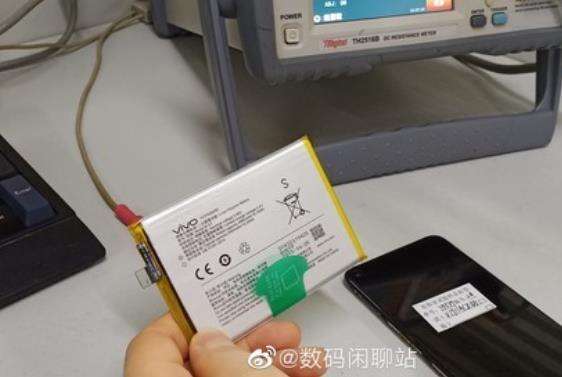 开孔全面屏vivo Z5x曝光 5000mA电池或定位中端-存储在线-存储专业媒体