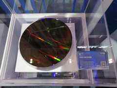 紫光集团首次公开展示长江存储第二代64层3D NAND Wafer-DOIT-数据产业媒体与服务平台